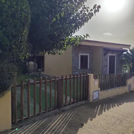 Vittorio House Indipendente Con Giardino A Holiday home Villasimius